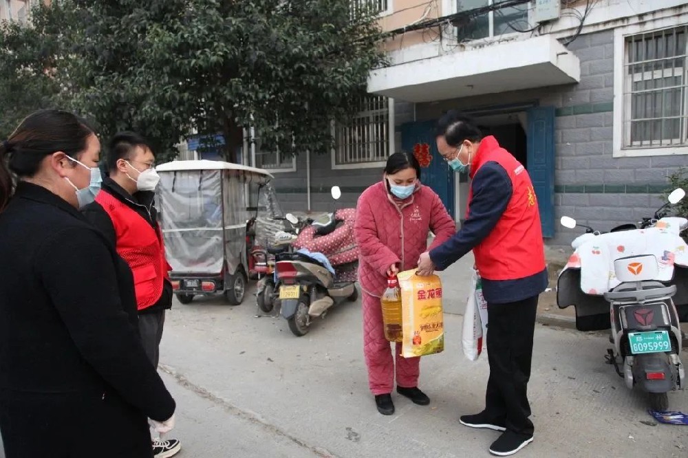 【精神文明建設】寒冬送暖 與愛同行│鄭投產業園聯合馬寨社區開展“溫暖過冬”文明實踐志愿服務關愛行動