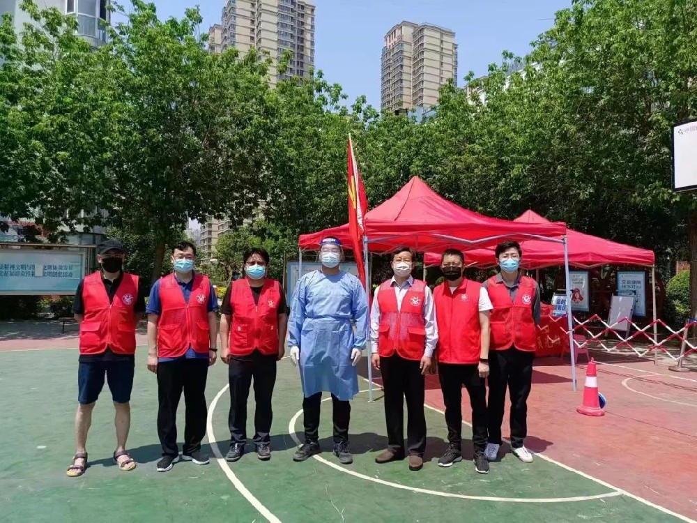【黨建園地】服務核酸檢測，爭當防疫先鋒│鄭投產業園黨員志愿者積極參與社區疫情防控志愿服務活動