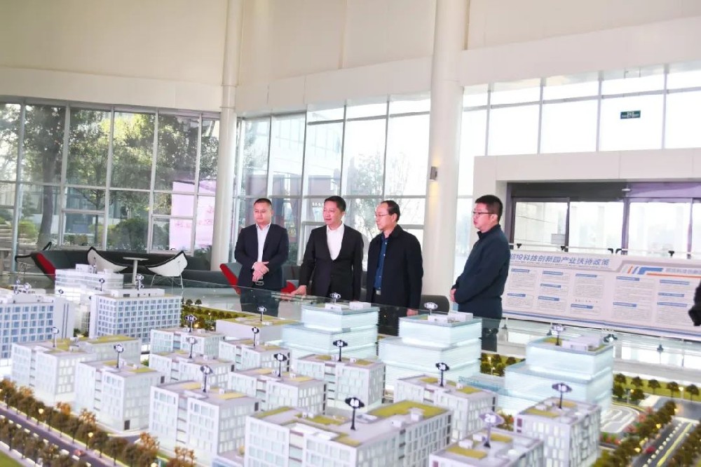 鄭州市工信局副局長谷振風一行蒞臨鄭投科技創新園調研指導