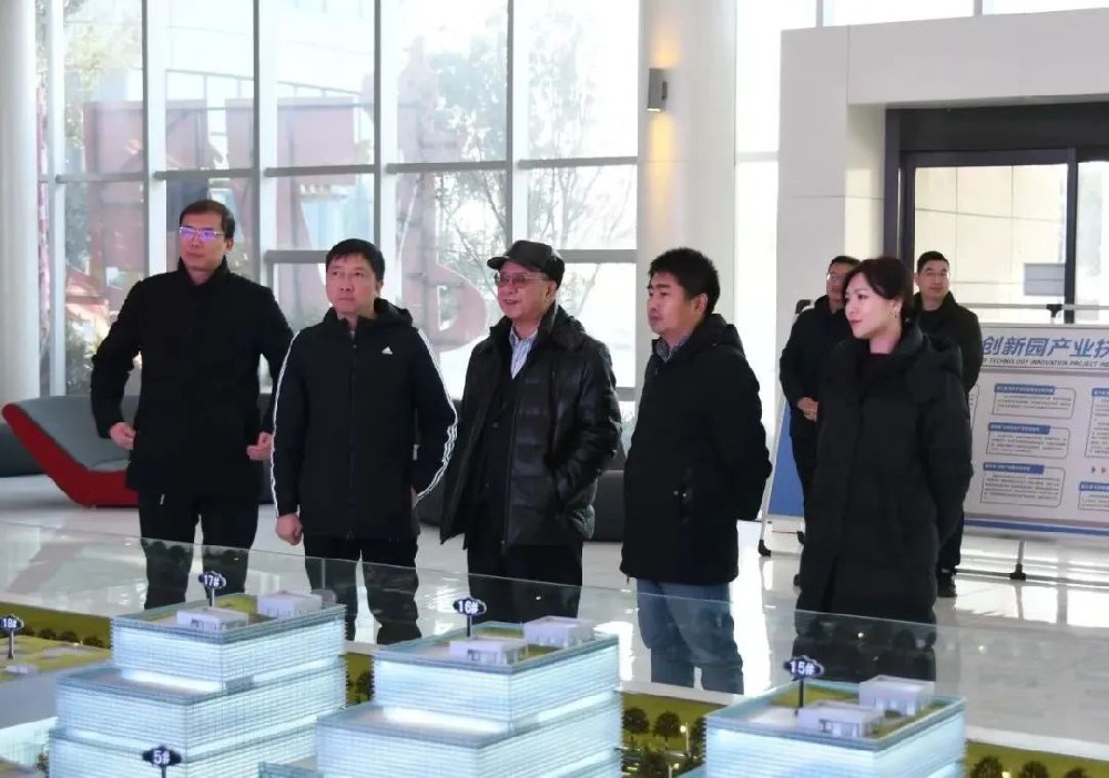 中國開發(fā)區(qū)協(xié)會、省發(fā)改委領導一行蒞臨鄭投科技創(chuàng)新園調研指導