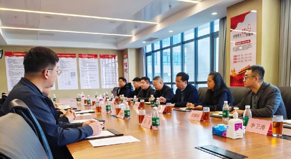 鄭州財稅金融職業學院及企業代表團一行蒞臨鄭投科技創新園參觀考察