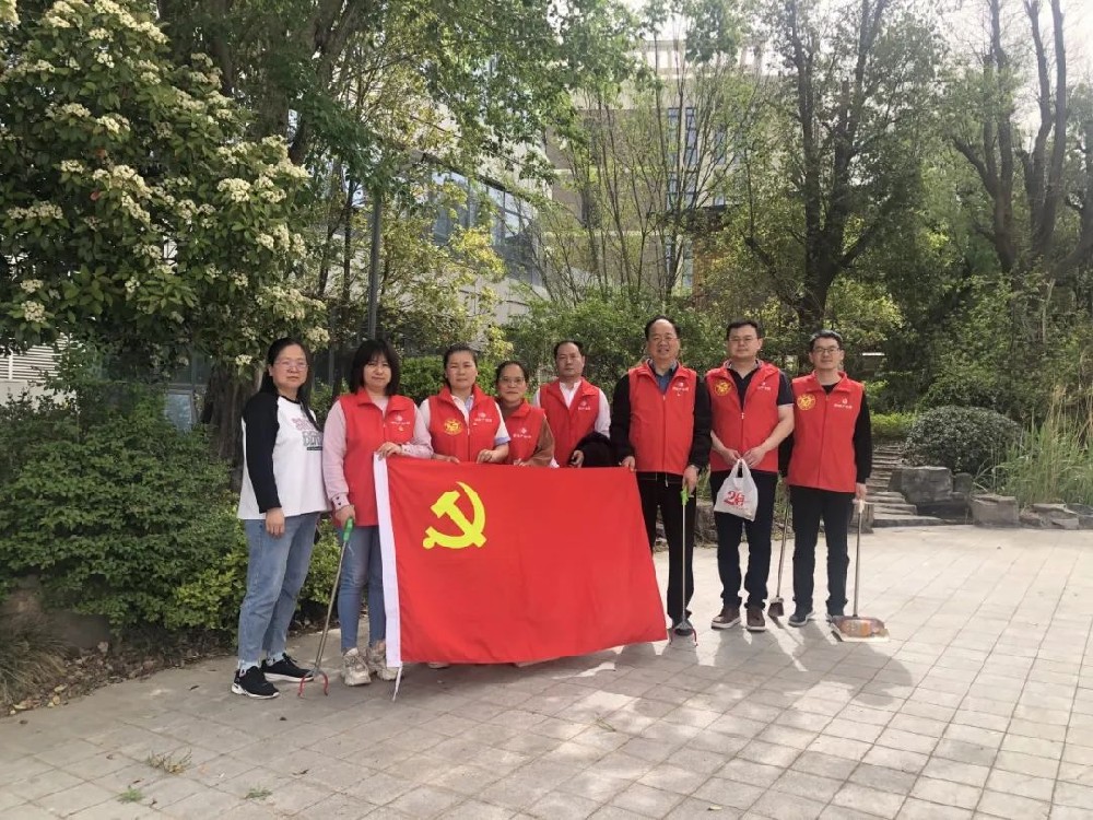 【黨建園地】鄭投產業園黨支部開展愛國衛生志愿服務活動