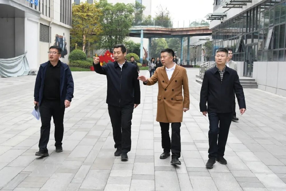 鄭州市投資集團(tuán)領(lǐng)導(dǎo)調(diào)研深跨協(xié)跨境電商基地項(xiàng)目